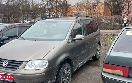 Volkswagen Touran III, 2005 год, 455 000 рублей, 3 фотография