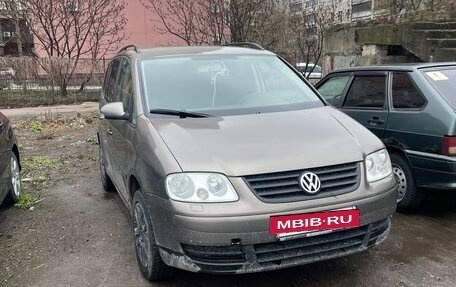 Volkswagen Touran III, 2005 год, 455 000 рублей, 2 фотография