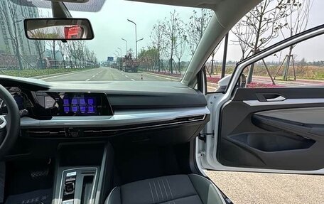 Volkswagen Golf VIII, 2023 год, 2 100 006 рублей, 11 фотография