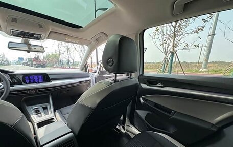 Volkswagen Golf VIII, 2023 год, 2 100 006 рублей, 17 фотография