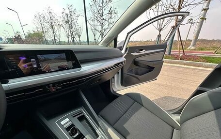 Volkswagen Golf VIII, 2023 год, 2 100 006 рублей, 19 фотография