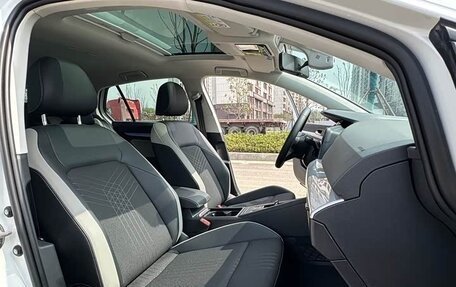 Volkswagen Golf VIII, 2023 год, 2 100 006 рублей, 9 фотография