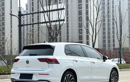 Volkswagen Golf VIII, 2023 год, 2 100 006 рублей, 28 фотография