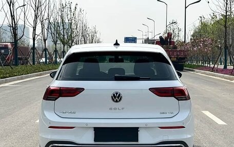 Volkswagen Golf VIII, 2023 год, 2 100 006 рублей, 27 фотография