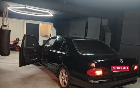 Mercedes-Benz E-Класс, 1997 год, 380 000 рублей, 5 фотография