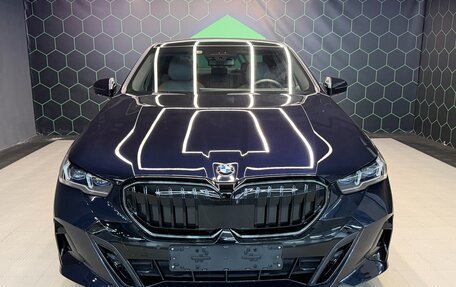 BMW 5 серия, 2024 год, 9 300 000 рублей, 2 фотография