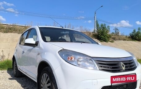 Renault Sandero I, 2013 год, 650 000 рублей, 2 фотография