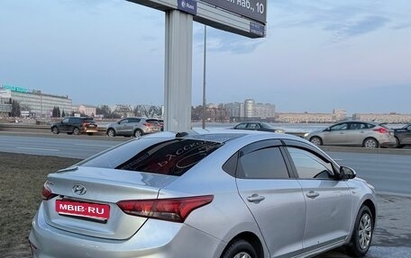 Hyundai Solaris II рестайлинг, 2017 год, 700 000 рублей, 1 фотография