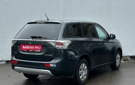 Mitsubishi Outlander III рестайлинг 3, 2014 год, 1 410 000 рублей, 5 фотография