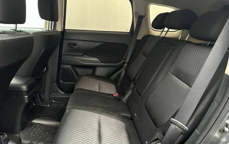 Mitsubishi Outlander III рестайлинг 3, 2014 год, 1 410 000 рублей, 10 фотография