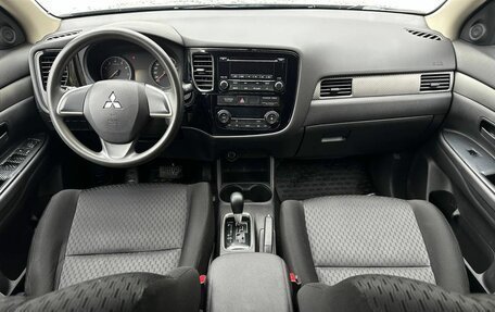 Mitsubishi Outlander III рестайлинг 3, 2014 год, 1 410 000 рублей, 11 фотография