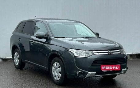 Mitsubishi Outlander III рестайлинг 3, 2014 год, 1 410 000 рублей, 3 фотография