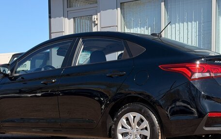 Hyundai Solaris II рестайлинг, 2018 год, 975 000 рублей, 7 фотография