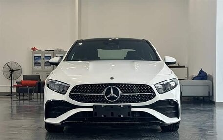 Mercedes-Benz A-Класс, 2023 год, 2 250 000 рублей, 2 фотография