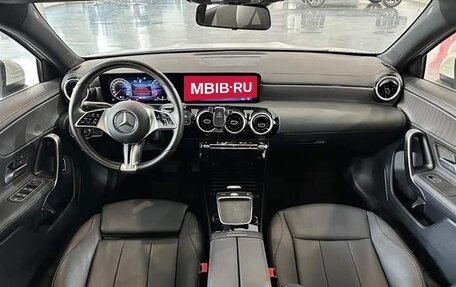 Mercedes-Benz A-Класс, 2023 год, 2 250 000 рублей, 10 фотография