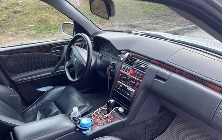 Mercedes-Benz E-Класс, 2000 год, 1 300 000 рублей, 16 фотография