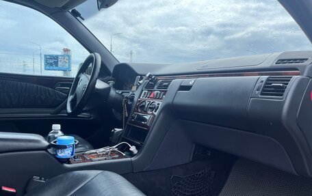 Mercedes-Benz E-Класс, 2000 год, 1 300 000 рублей, 15 фотография