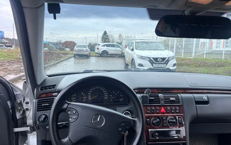 Mercedes-Benz E-Класс, 2000 год, 1 300 000 рублей, 21 фотография