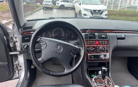 Mercedes-Benz E-Класс, 2000 год, 1 300 000 рублей, 22 фотография