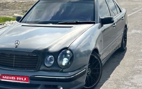 Mercedes-Benz E-Класс, 1996 год, 500 000 рублей, 1 фотография