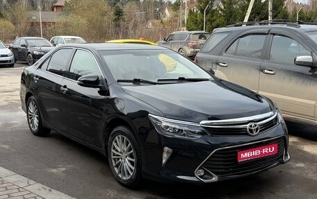 Toyota Camry, 2017 год, 1 900 000 рублей, 1 фотография