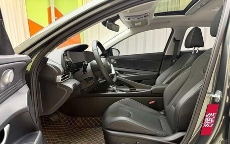 Hyundai Elantra, 2023 год, 1 590 000 рублей, 14 фотография