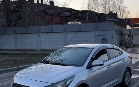 Hyundai Solaris II рестайлинг, 2017 год, 700 000 рублей, 4 фотография