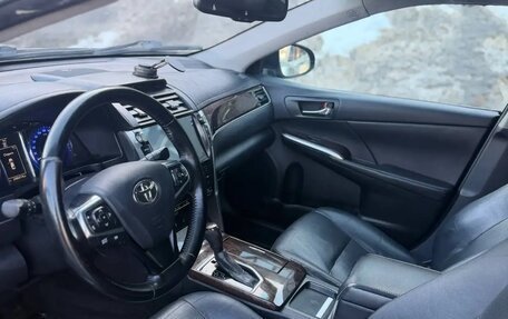 Toyota Camry, 2017 год, 1 900 000 рублей, 4 фотография