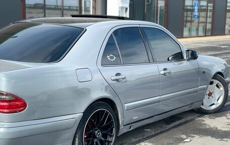 Mercedes-Benz E-Класс, 1996 год, 500 000 рублей, 8 фотография