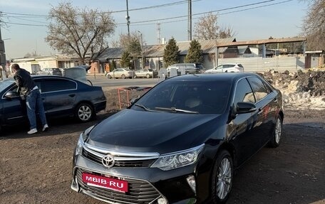 Toyota Camry, 2017 год, 1 900 000 рублей, 8 фотография