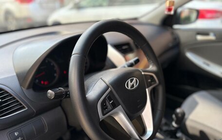 Hyundai Solaris II рестайлинг, 2011 год, 600 000 рублей, 17 фотография