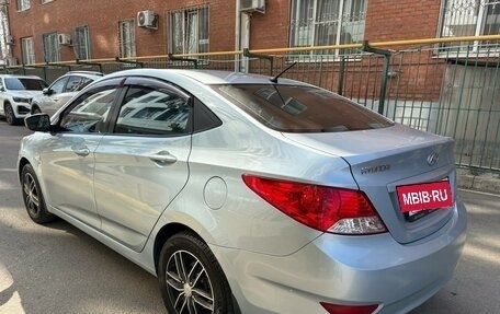 Hyundai Solaris II рестайлинг, 2011 год, 600 000 рублей, 2 фотография