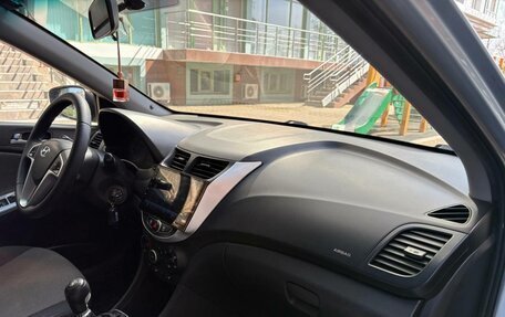 Hyundai Solaris II рестайлинг, 2011 год, 600 000 рублей, 15 фотография