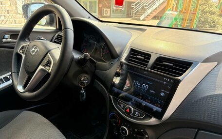 Hyundai Solaris II рестайлинг, 2011 год, 600 000 рублей, 16 фотография