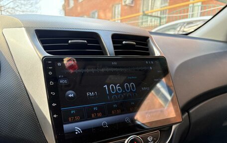 Hyundai Solaris II рестайлинг, 2011 год, 600 000 рублей, 22 фотография