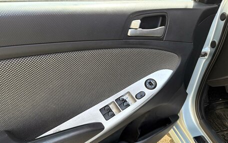 Hyundai Solaris II рестайлинг, 2011 год, 600 000 рублей, 23 фотография