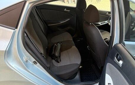 Hyundai Solaris II рестайлинг, 2011 год, 600 000 рублей, 19 фотография