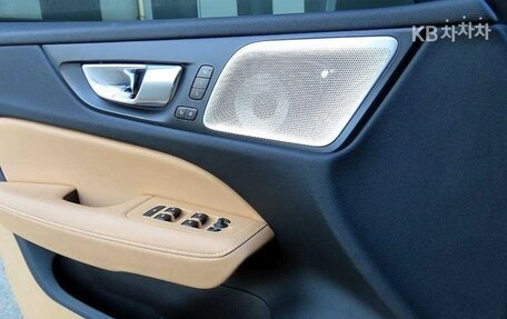 Volvo V60 Cross Country II, 2022 год, 4 585 000 рублей, 10 фотография