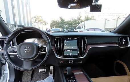 Volvo V60 Cross Country II, 2022 год, 4 585 000 рублей, 13 фотография