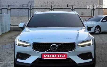 Volvo V60 Cross Country II, 2022 год, 4 585 000 рублей, 2 фотография