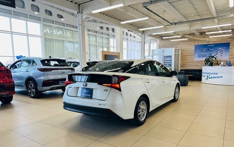 Toyota Prius IV XW50, 2019 год, 2 199 900 рублей, 6 фотография