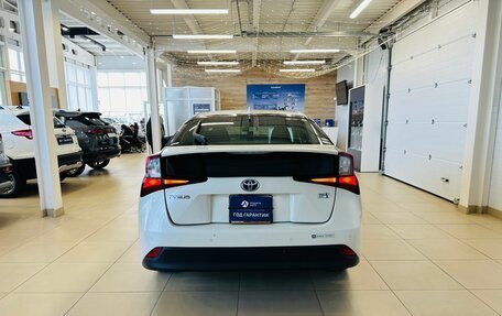 Toyota Prius IV XW50, 2019 год, 2 199 900 рублей, 5 фотография