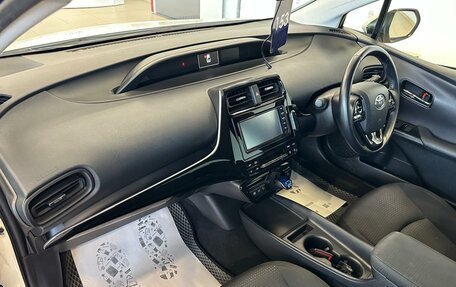 Toyota Prius IV XW50, 2019 год, 2 199 900 рублей, 13 фотография