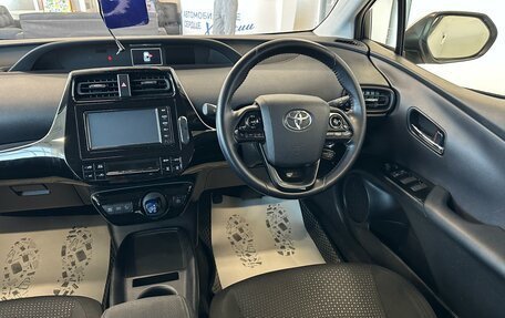 Toyota Prius IV XW50, 2019 год, 2 199 900 рублей, 15 фотография