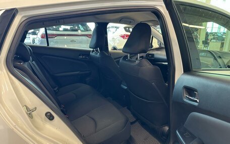 Toyota Prius IV XW50, 2019 год, 2 199 900 рублей, 17 фотография