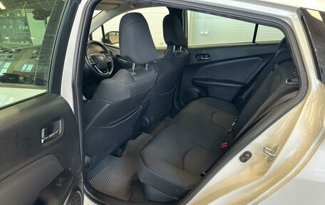 Toyota Prius IV XW50, 2019 год, 2 199 900 рублей, 18 фотография