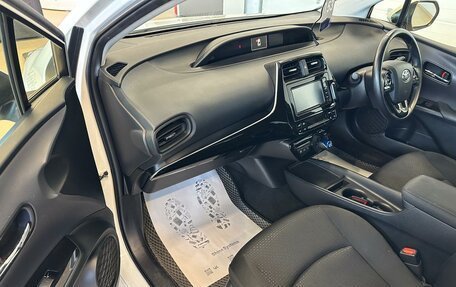 Toyota Prius IV XW50, 2019 год, 2 199 900 рублей, 12 фотография