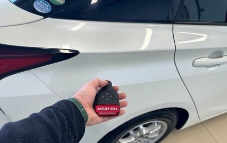 Toyota Prius IV XW50, 2019 год, 2 199 900 рублей, 25 фотография