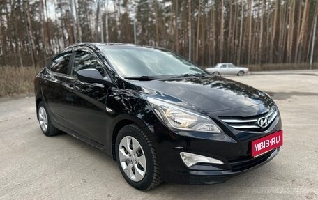 Hyundai Solaris II рестайлинг, 2015 год, 550 000 рублей, 1 фотография