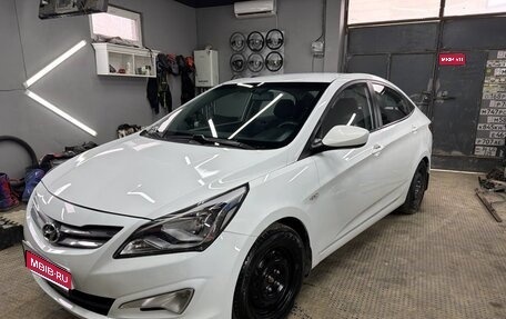 Hyundai Solaris II рестайлинг, 2015 год, 910 000 рублей, 1 фотография